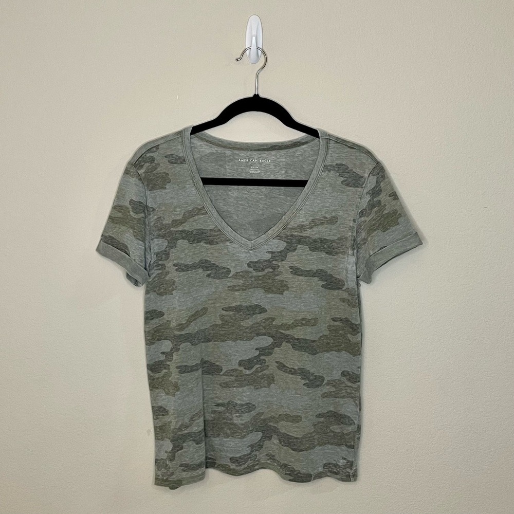 AEO V-Neck Camo Print T-Shirt